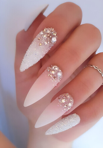 ongles de mariage strass