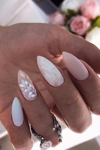 ongles de mariage motifs floraux