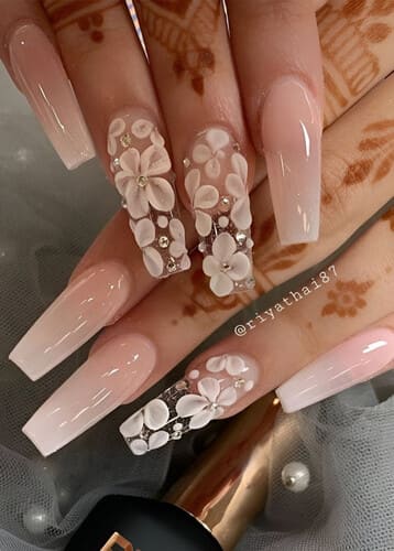 ongles de mariage motifs floraux