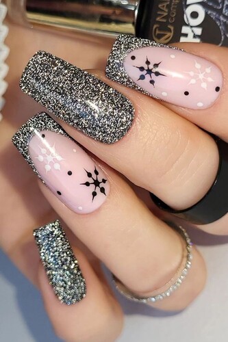 ongles nouvel an paillettes