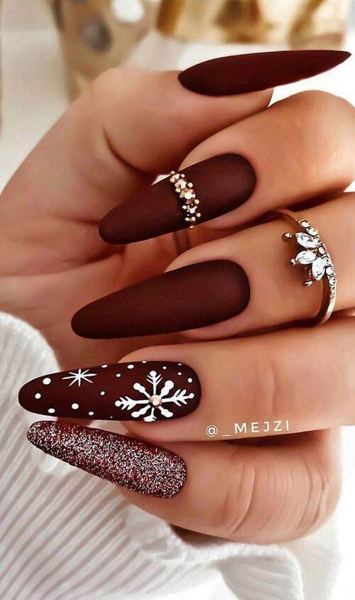 ongles d'hiver rouge flocon