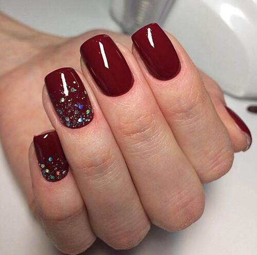 ongles d'hiver rouge paillettes