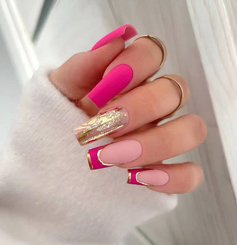 ongles roses barbie