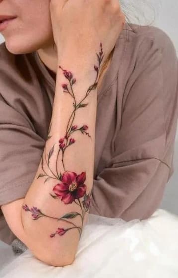 bras tatouage femme manchette florale