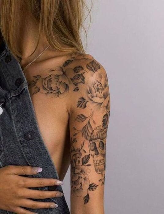 bras tatouage femme manchette florale