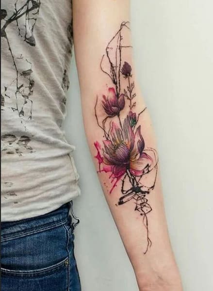 bras tatouage femme manchette florale