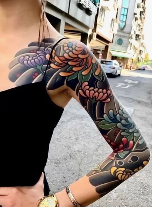 bras tatouage femme manchette florale