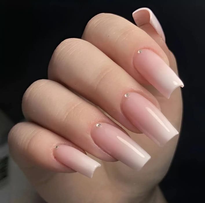 ongles nude ombre nail