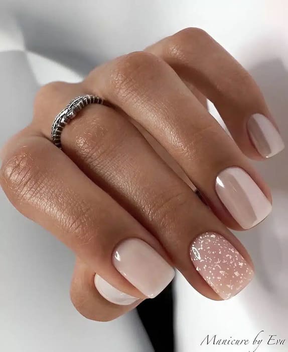 ongles nude accent nail