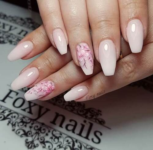 ongles de printemps rose