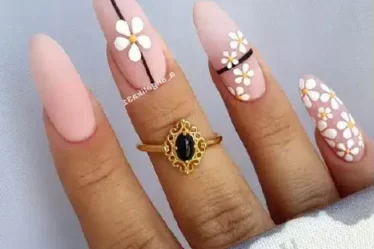 ongles mars fleurs