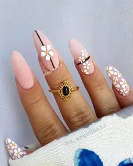 ongles mars fleurs