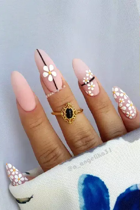 ongles mars fleurs