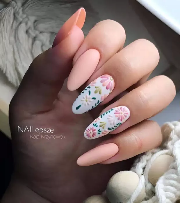 ongles mars fleurs