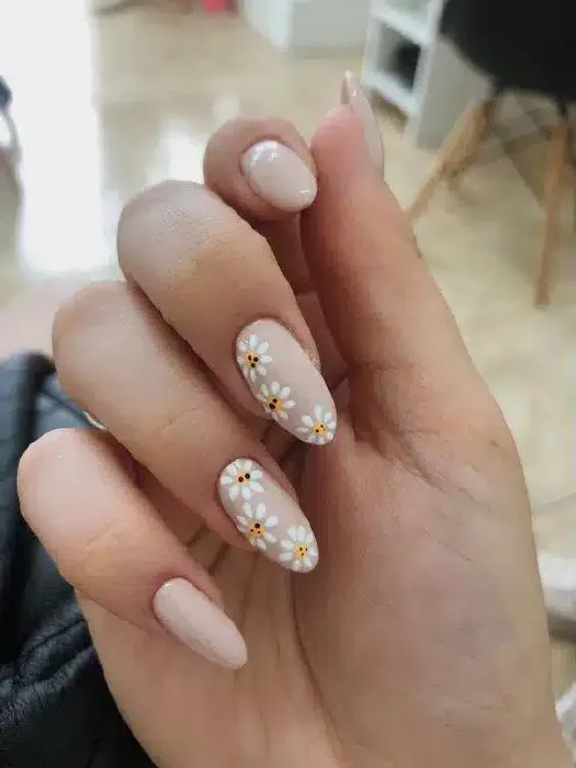 ongles mars fleurs