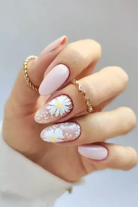 ongles mars fleurs