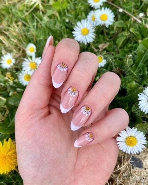 ongles d'été motif fleurs