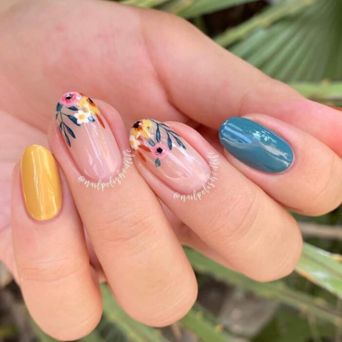 ongles jaunes fleurs tendance été