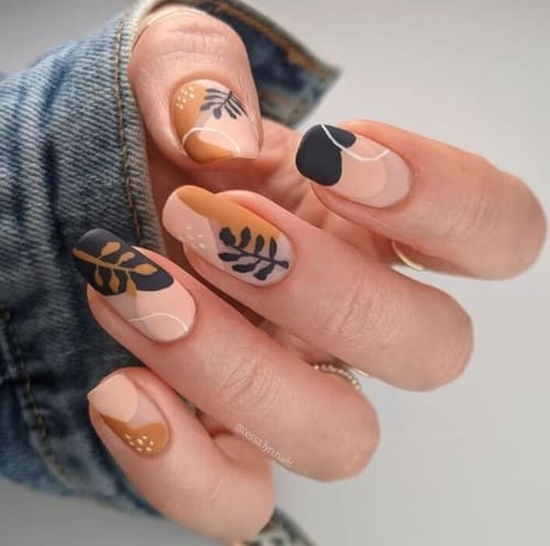 ongles automne avec feuilles