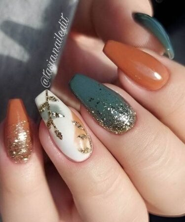 ongles automne avec feuilles