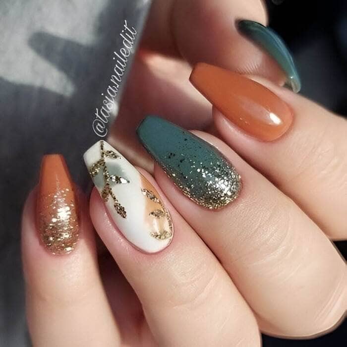 ongles automne avec feuilles