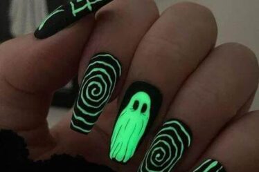 ongles halloween fluo dans le noir