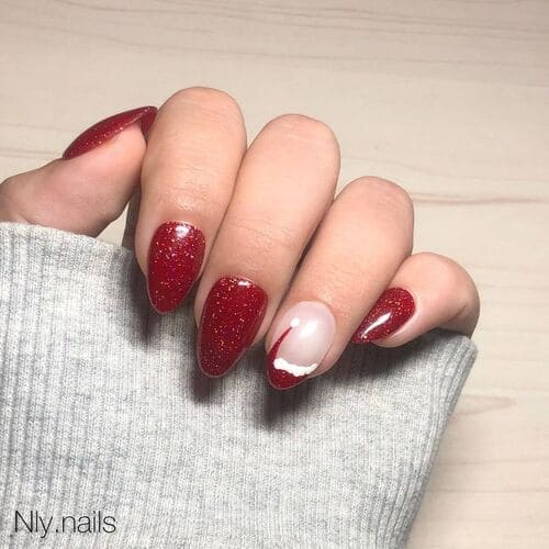 ongles de Noël chic rouge