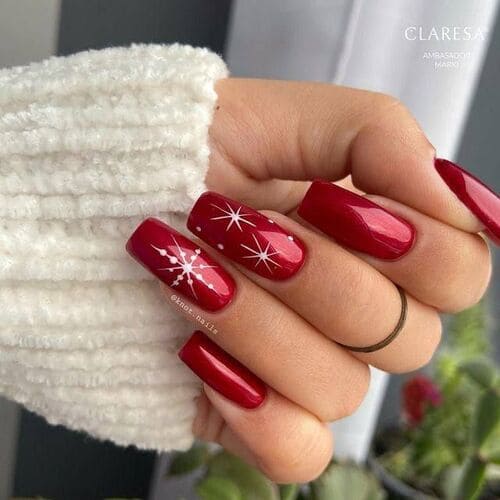 ongles de Noël chic rouge