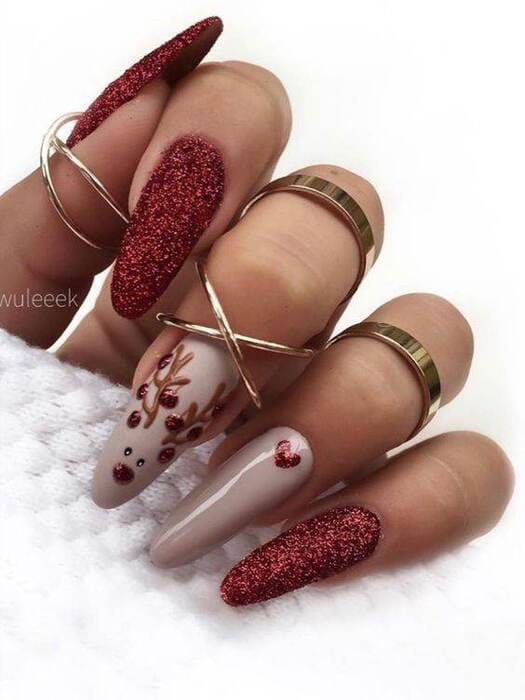 ongles de Noël chic rouge