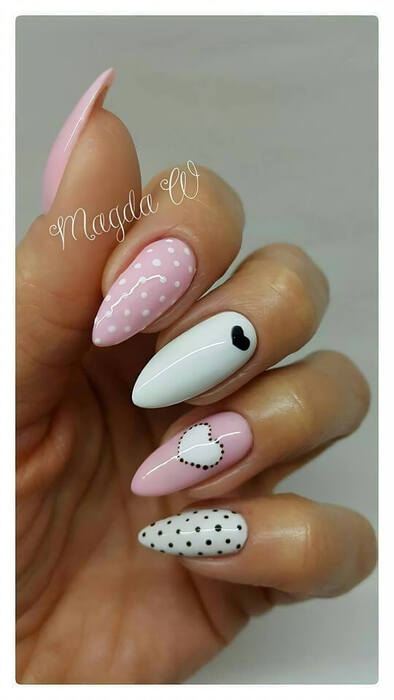 ongles roses Saint-Valentin