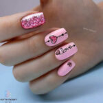 ongles roses saint-valentin