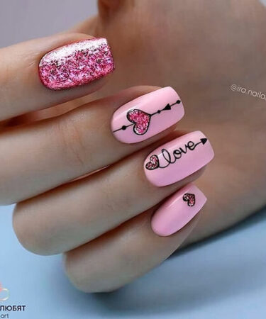 ongles roses saint-valentin