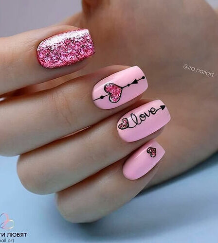 ongles roses saint-valentin